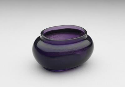 图片[2]-Purple glass water container.-China Archive